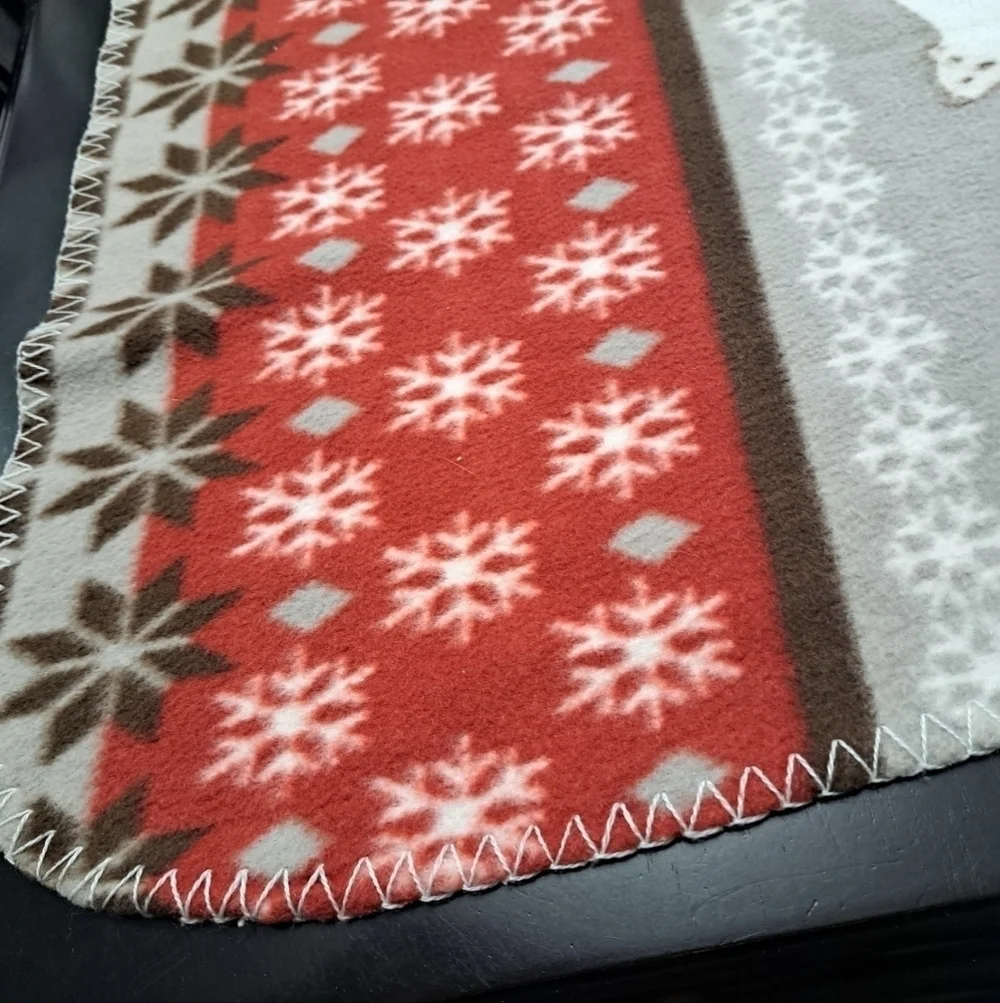 Fleece Blanket/Throw In A Winter Pattern Size 48